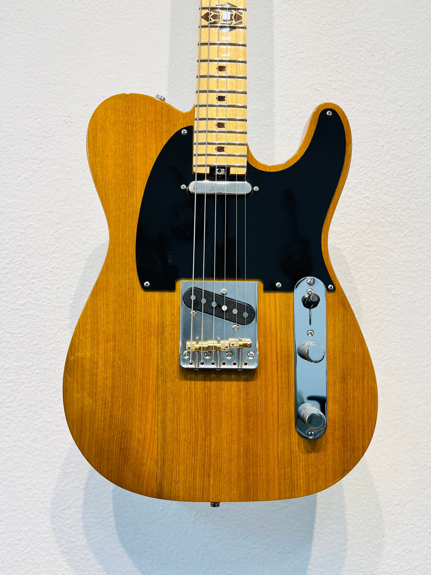 Guitarra Tele SS Nitro Translucent Butterscotch String Through Inox Pinheiro Guitars