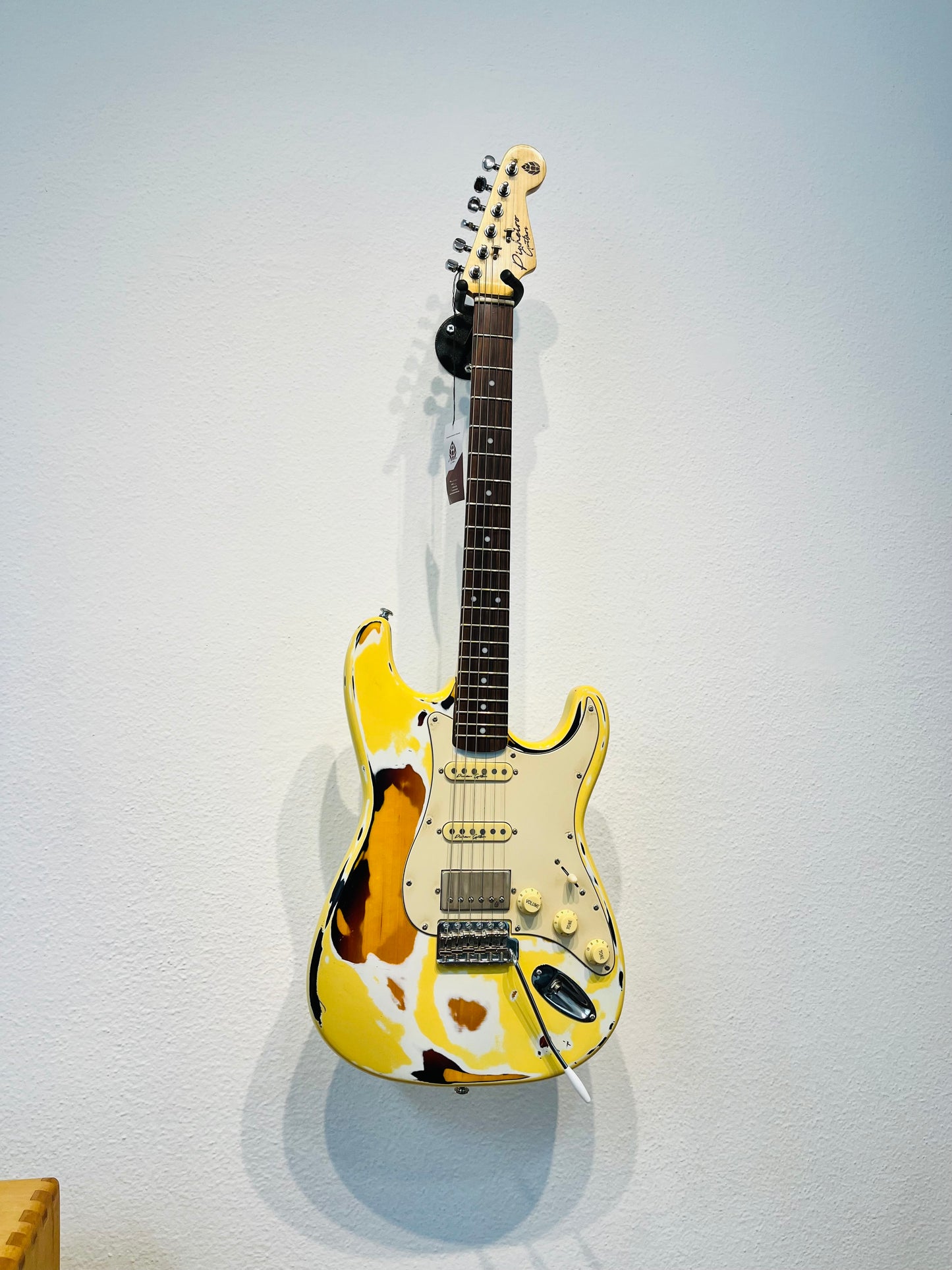 Guitarra Strato Heavy Relic Cream HSS Pinheiro Guitars