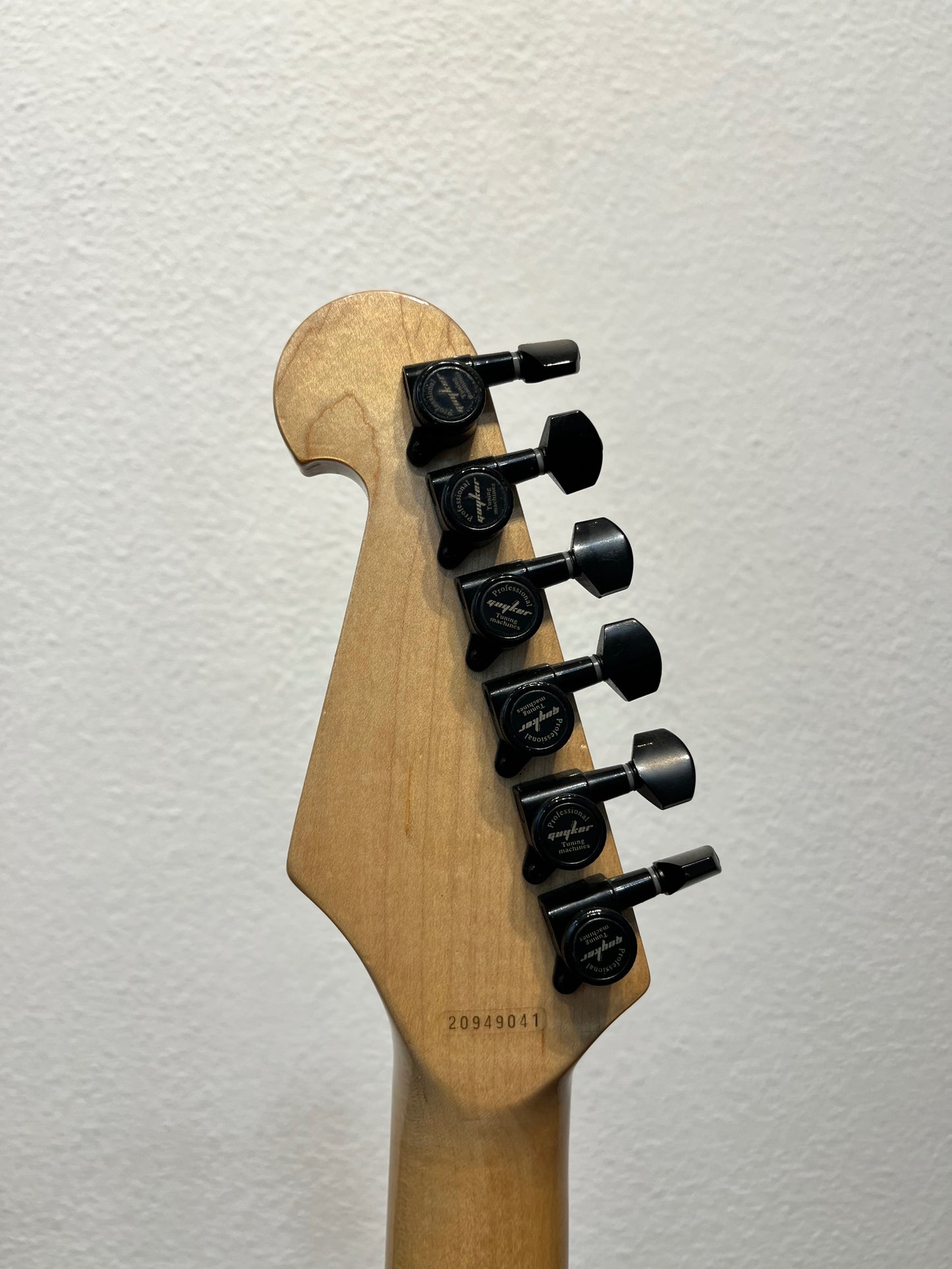 Guitarra SX Sst Alder + Gotoh + Tarraxa com Trava + Pinheiro Pickups